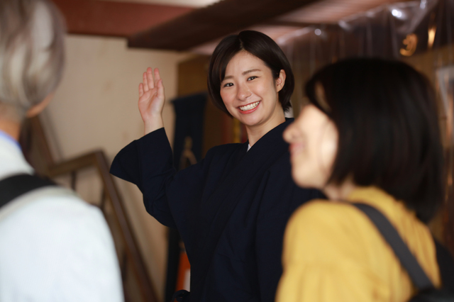 頑張る女将さんイメージ